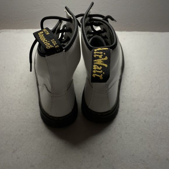 DR MARTENS Zavala Patent Leather Combat Boots White Classic Lace Up Size 8M/9.5W